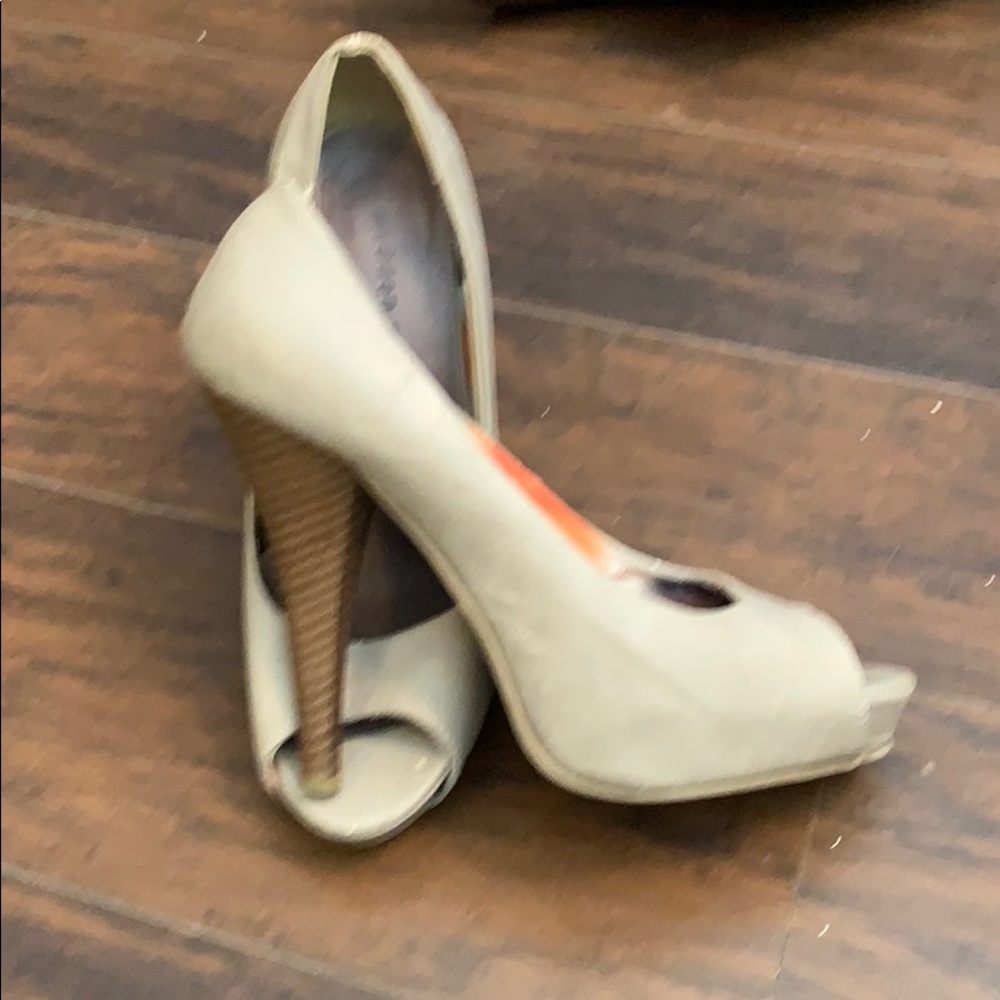 Madden Girl Gray Peep Toe Heels Size 9